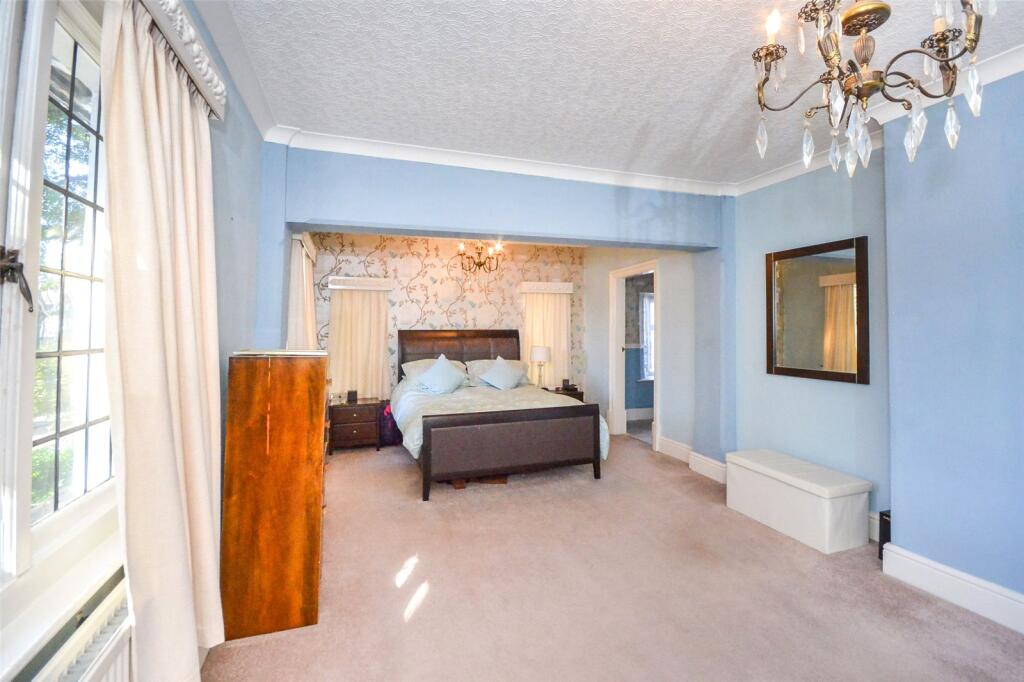 4 bed Semi-Detached