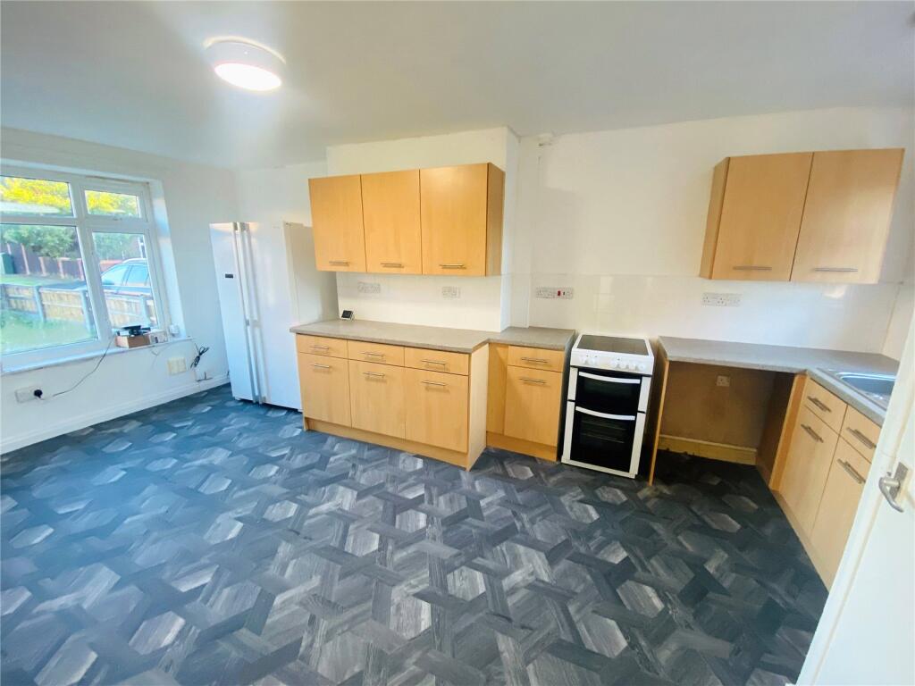 4 bed Semi-Detached