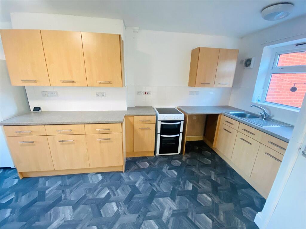 4 bed Semi-Detached