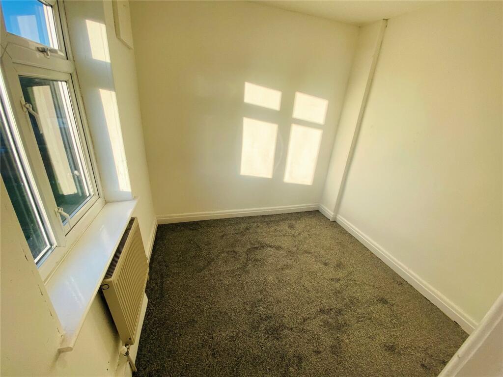4 bed Semi-Detached