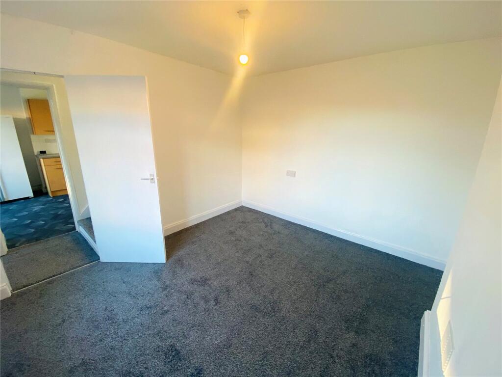 4 bed Semi-Detached