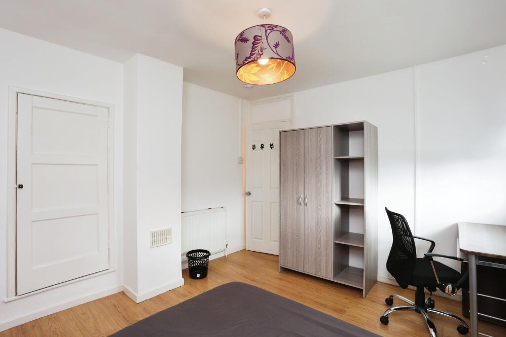 4 bed End of Terrace