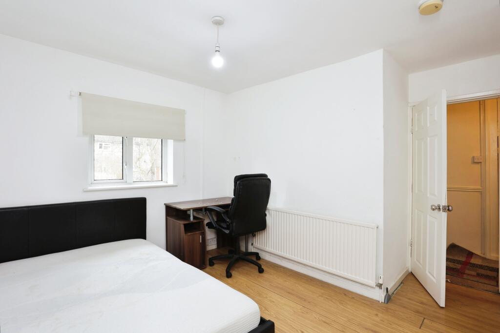 4 bed End of Terrace