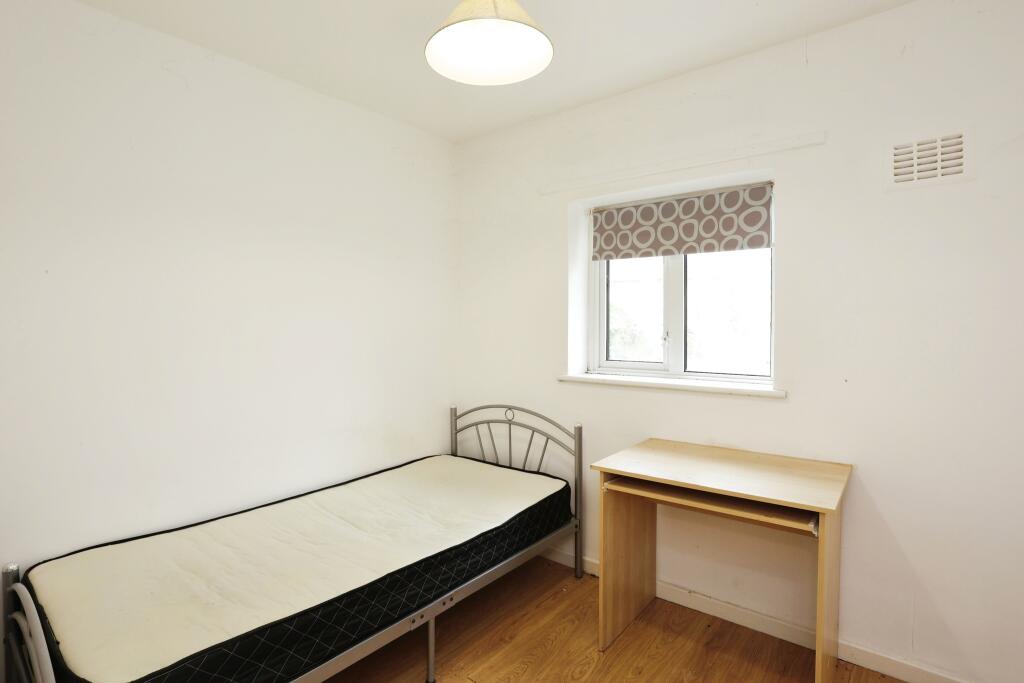 4 bed End of Terrace
