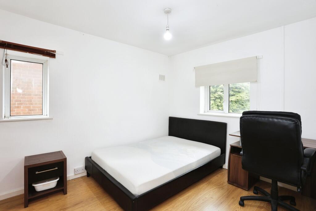 4 bed End of Terrace
