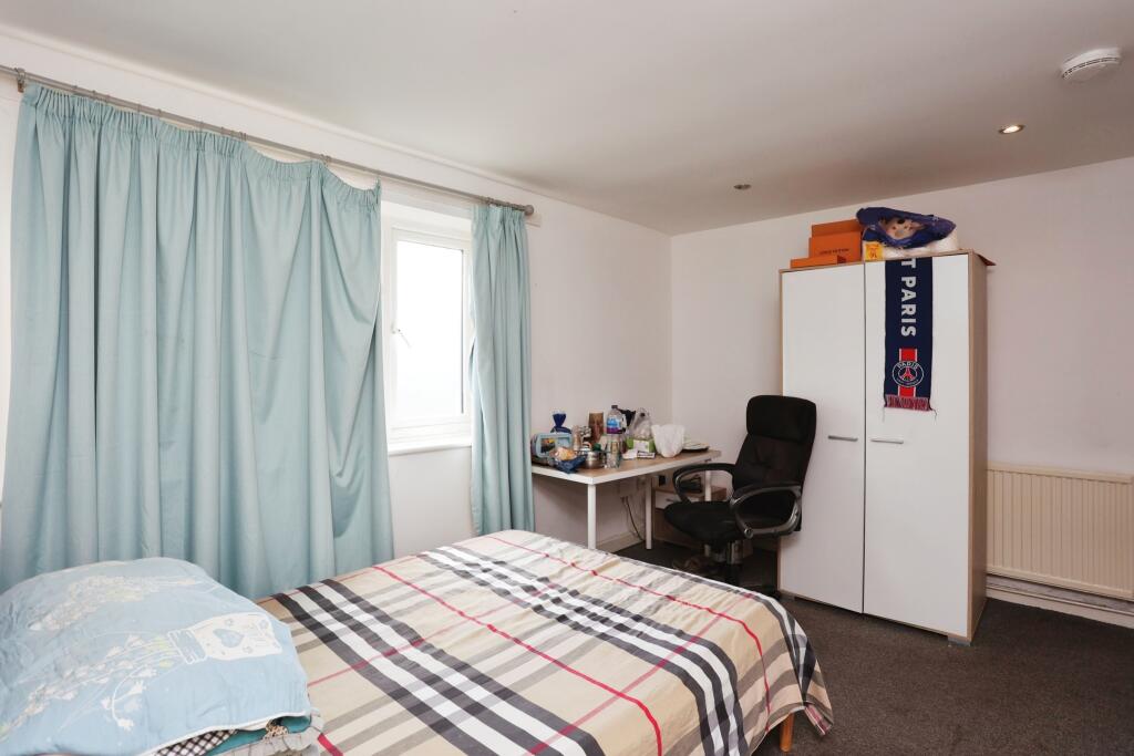 4 bed End of Terrace