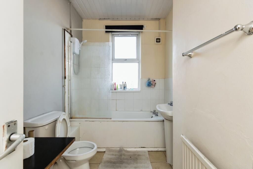 4 bed Terraced