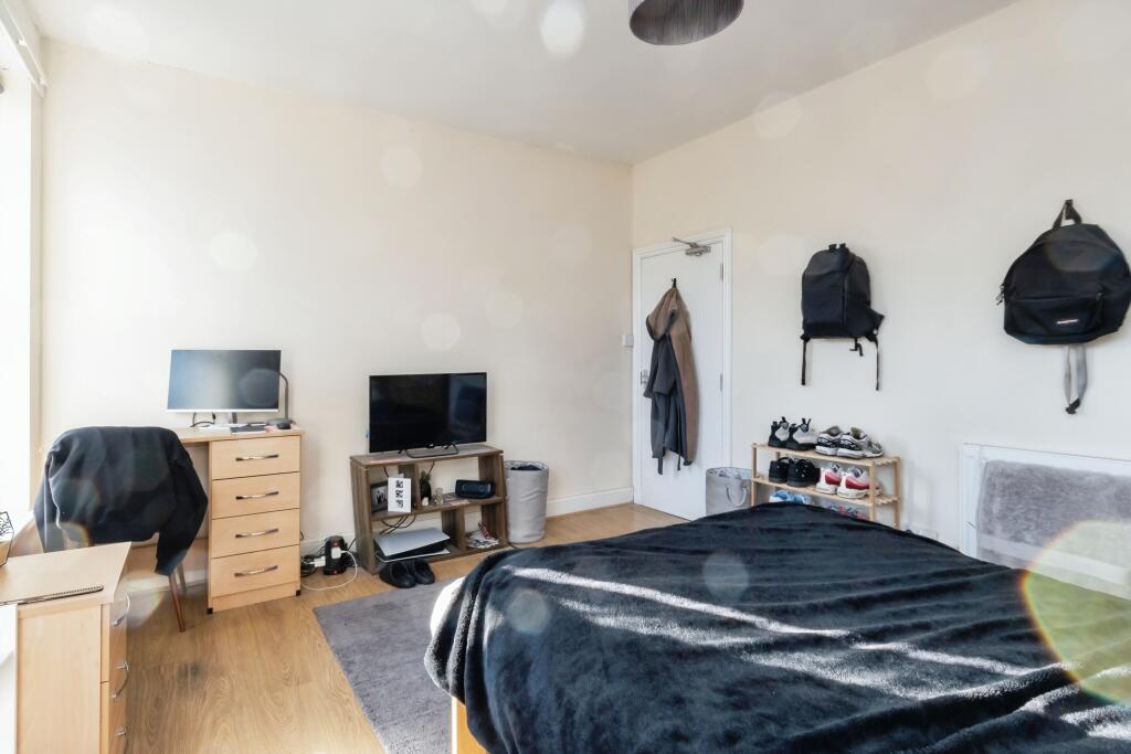 4 bed Terraced