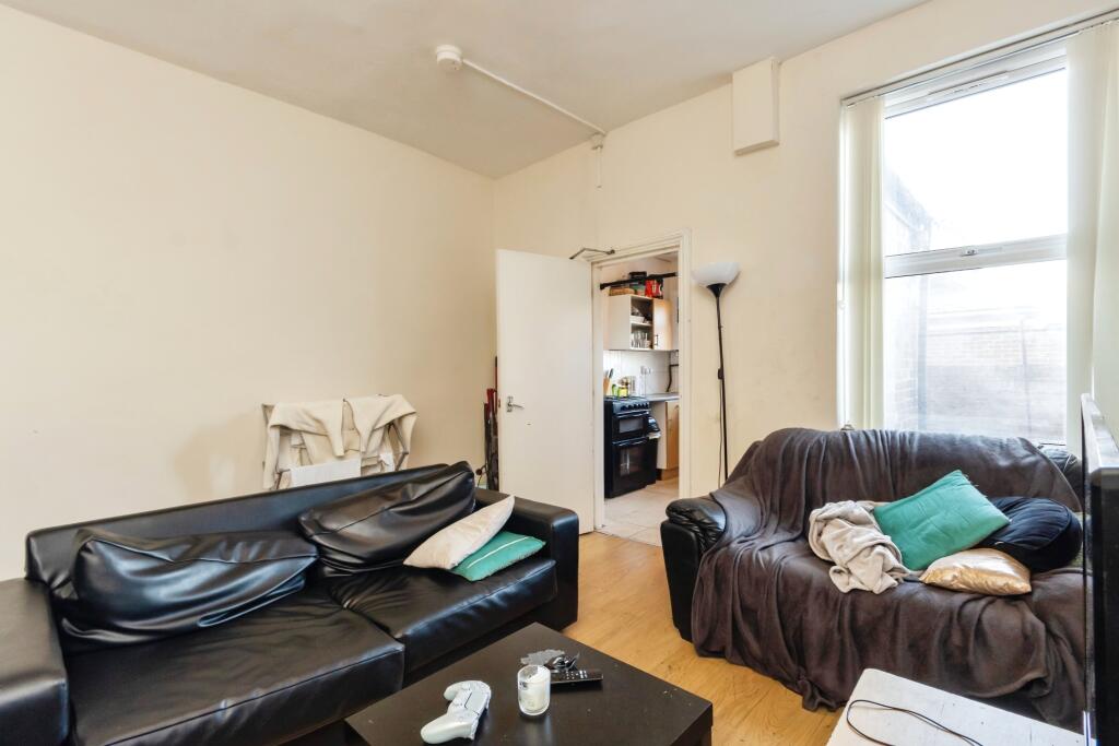 4 bed Terraced