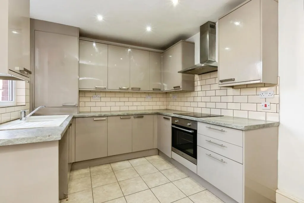 4 bed End of Terrace