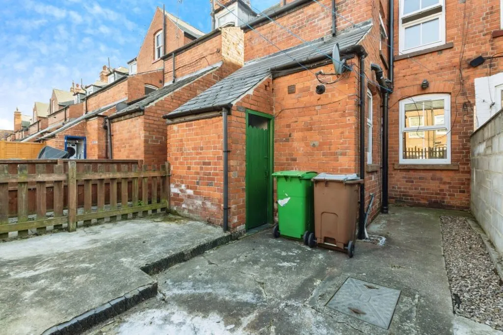 4 bed End of Terrace