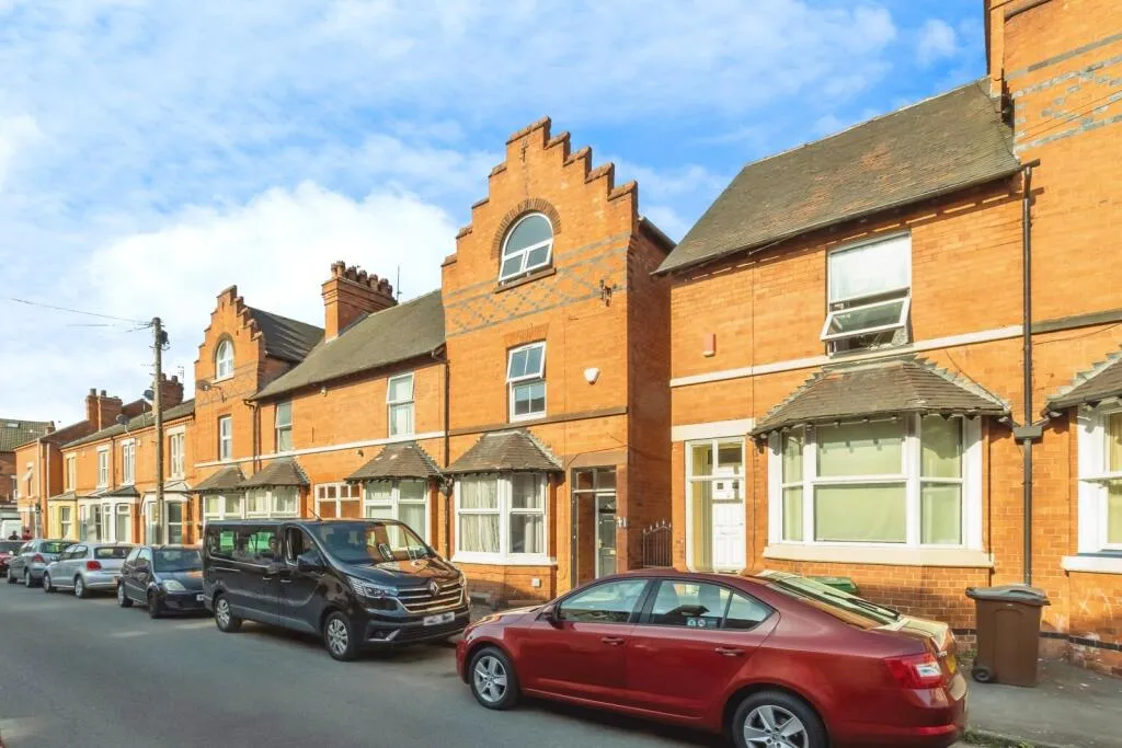 4 bed End of Terrace
