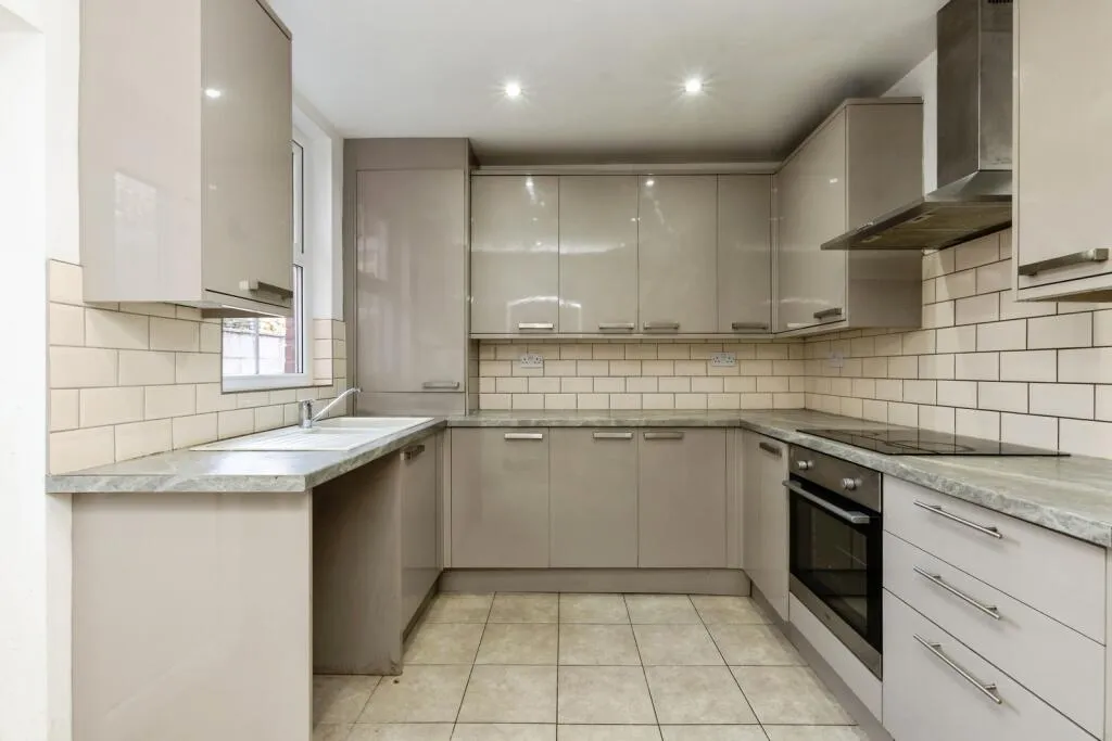 4 bed End of Terrace