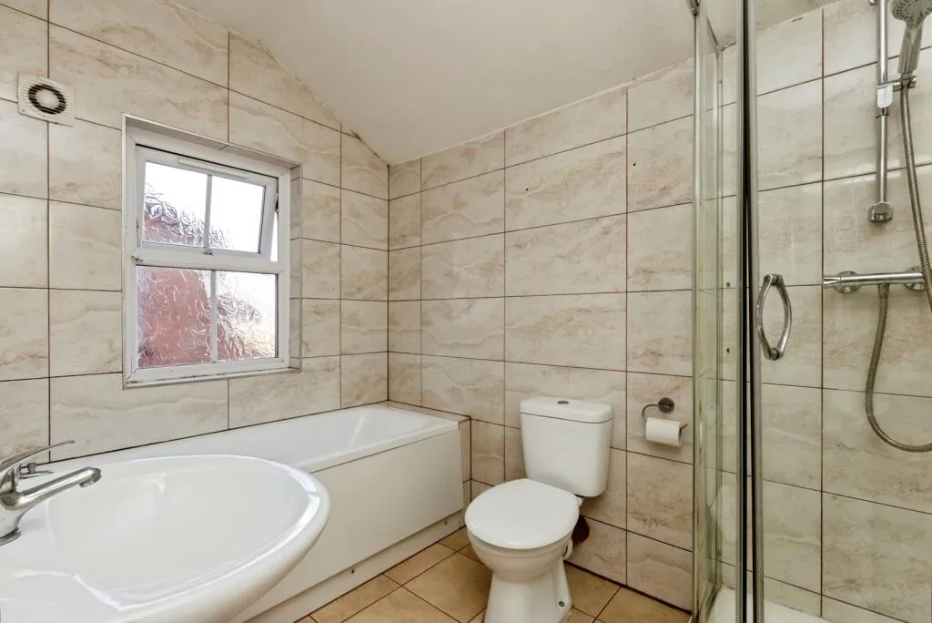 4 bed End of Terrace