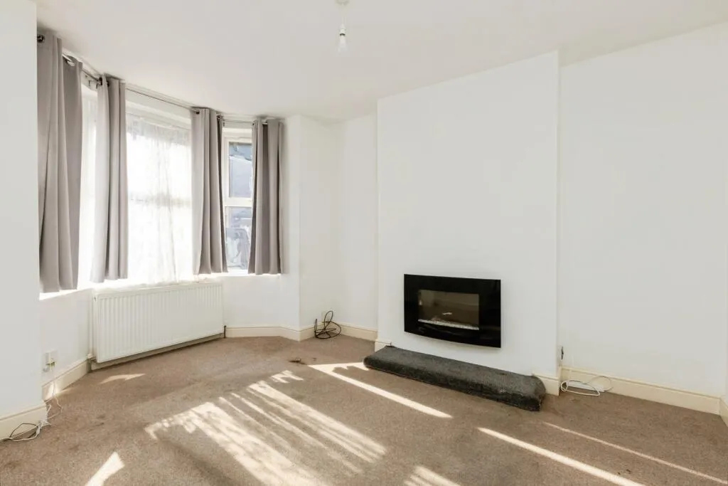 4 bed End of Terrace