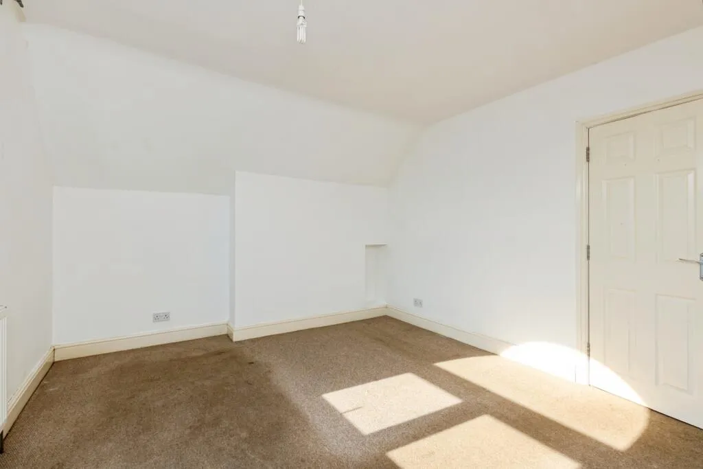 4 bed End of Terrace