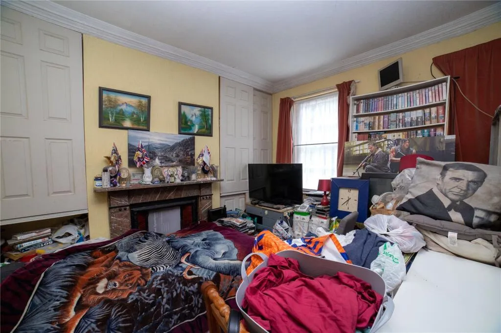 8 bed Character Property