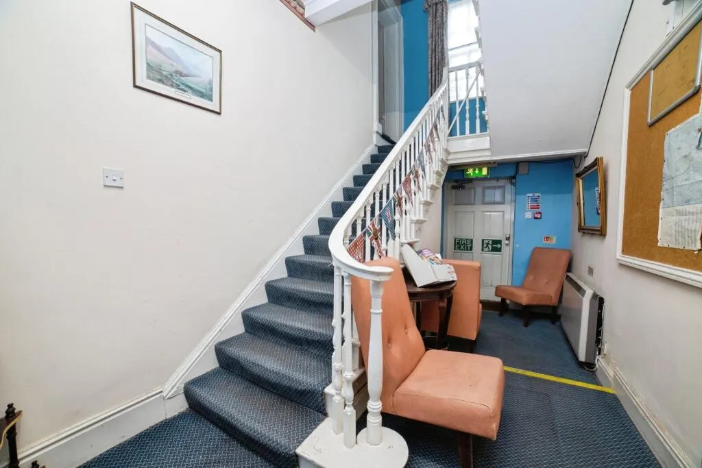 8 bed Character Property