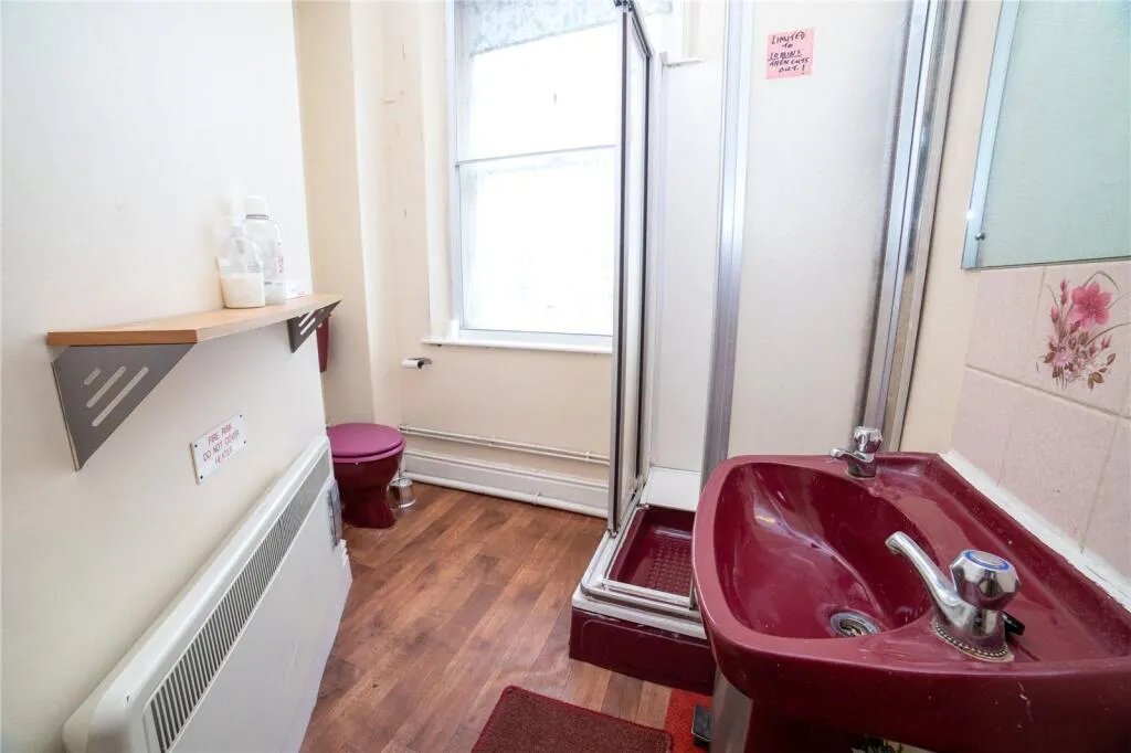 8 bed Character Property