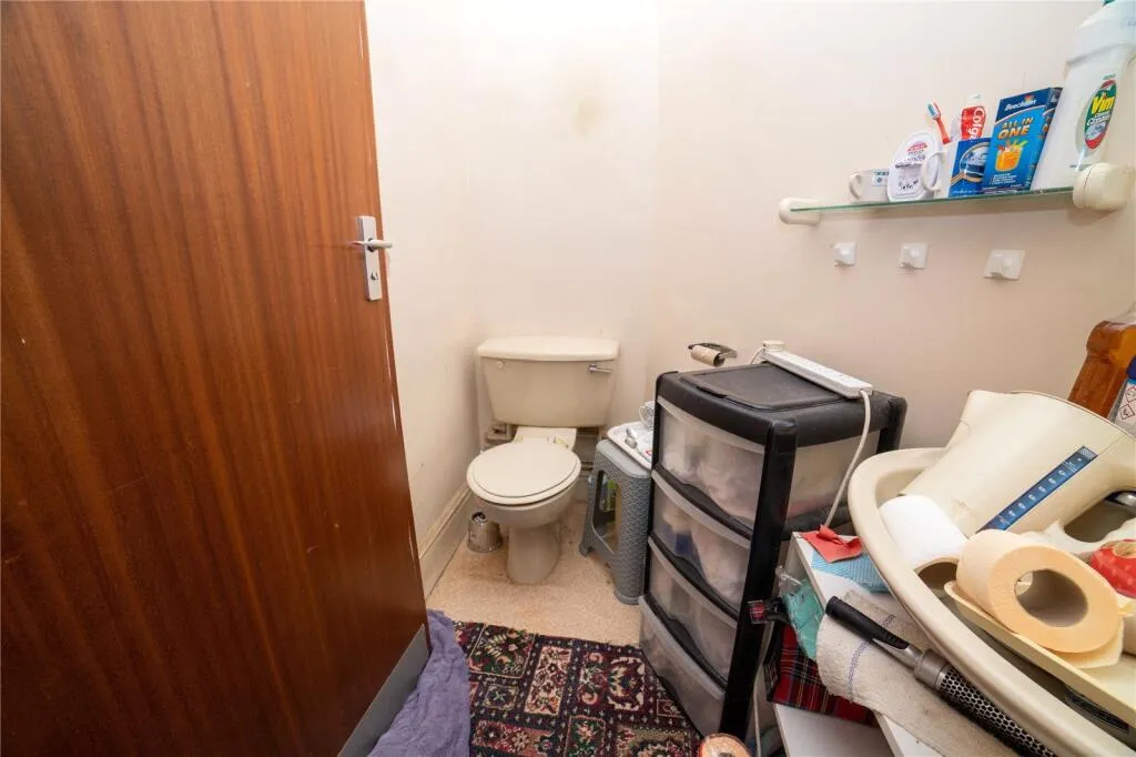 8 bed Character Property