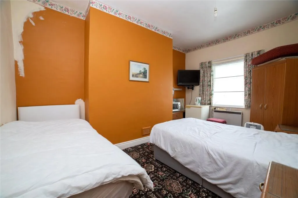 8 bed Character Property