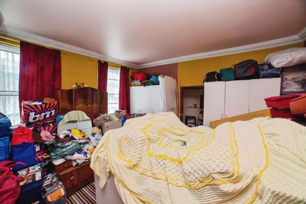 8 bed Character Property