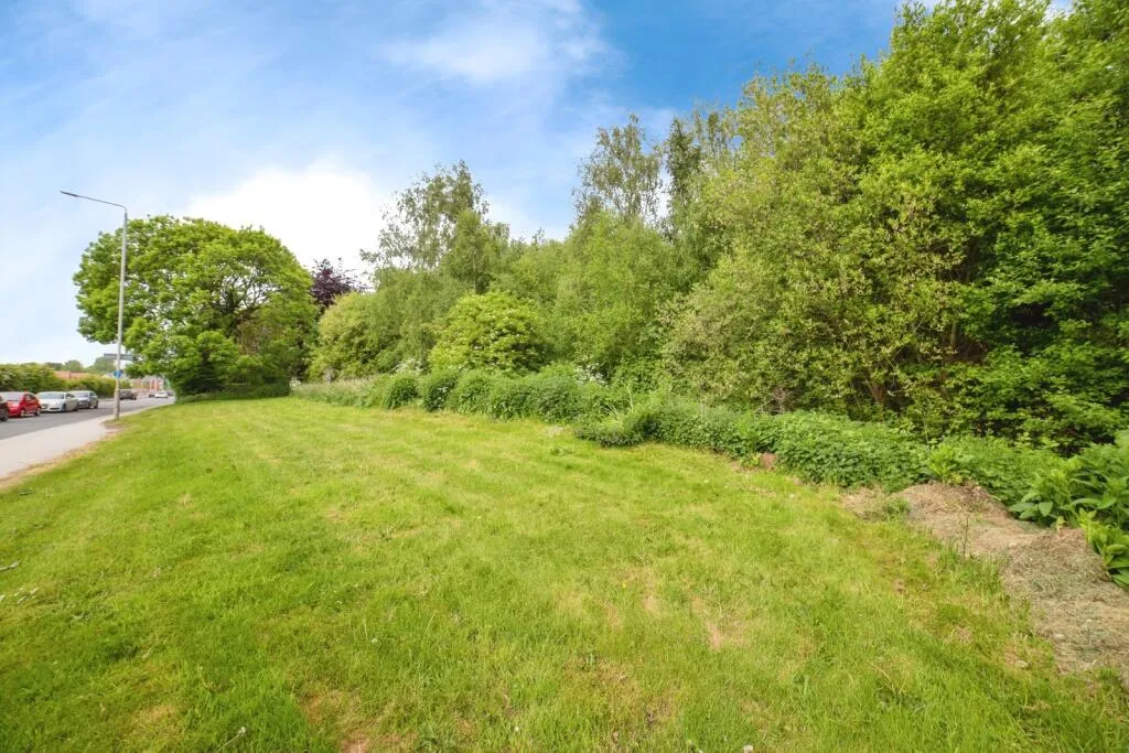 8 bed Character Property