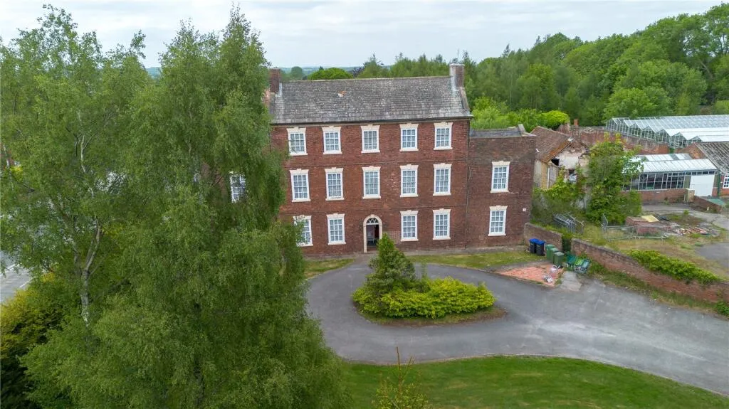 8 bed Character Property