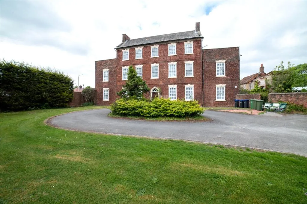 8 bed Character Property