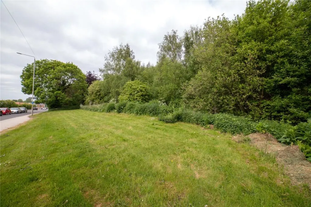 8 bed Character Property