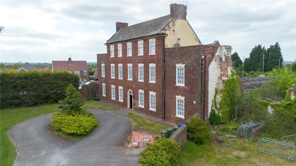8 bed Character Property