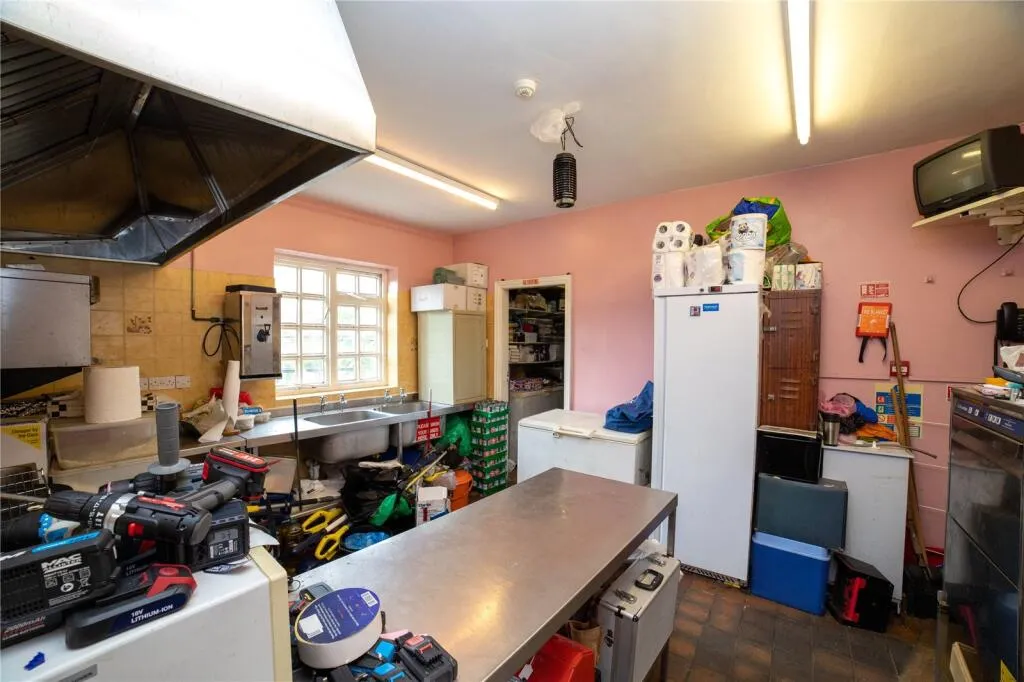 8 bed Character Property