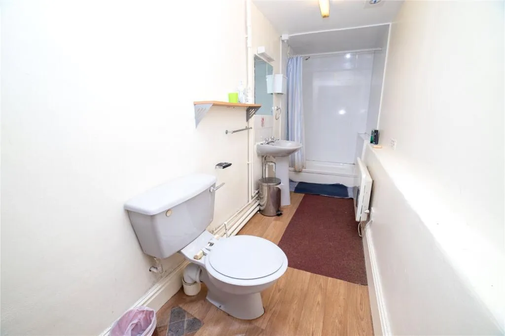 8 bed Character Property