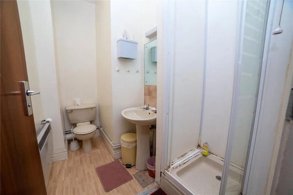 8 bed Character Property