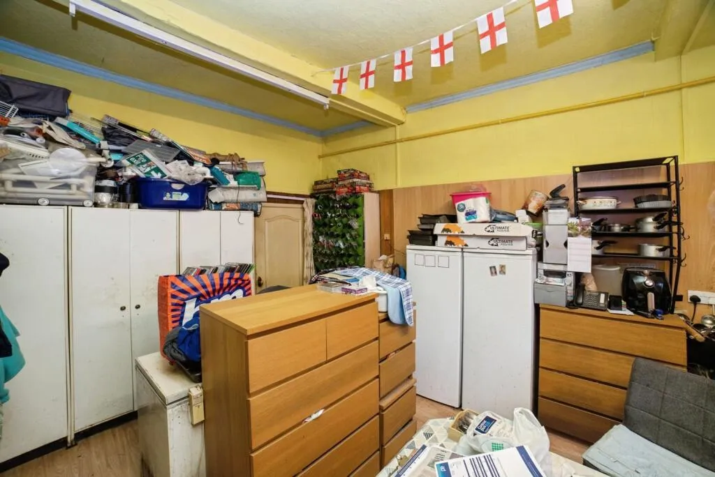 8 bed Character Property
