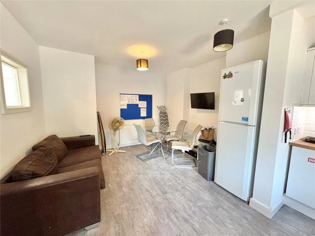 4 bed House