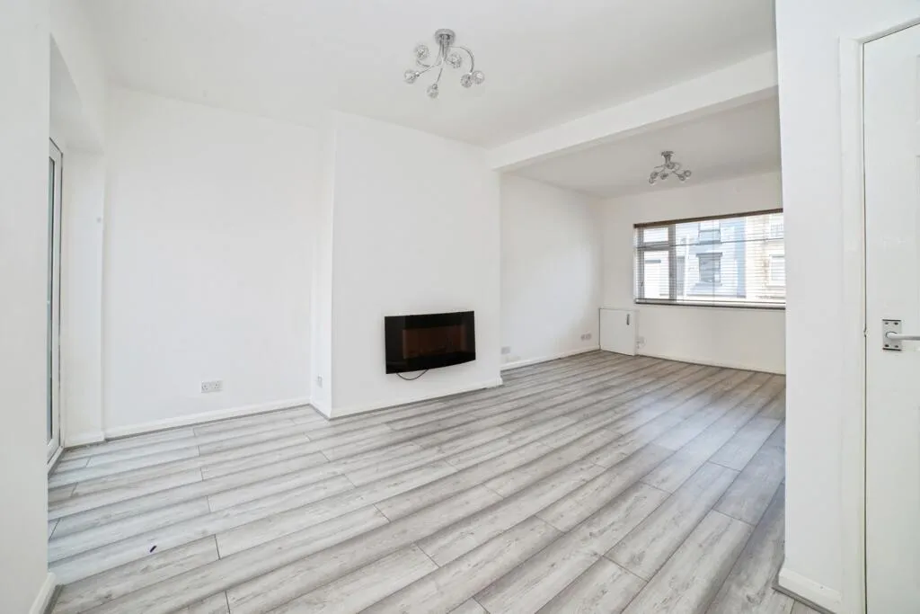3 bed Terraced