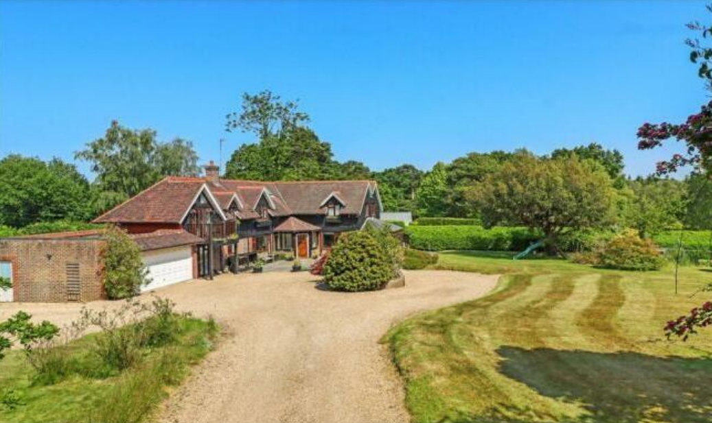 6 bed Detached