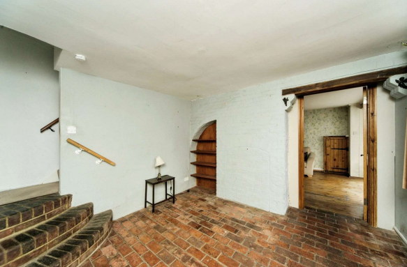 4 bed Cottage