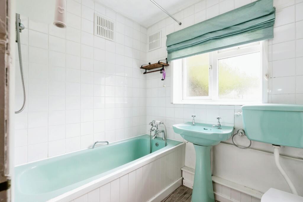 2 bed Detached Bungalow