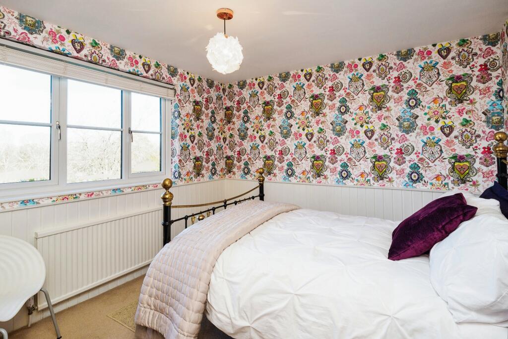 5 bed Detached