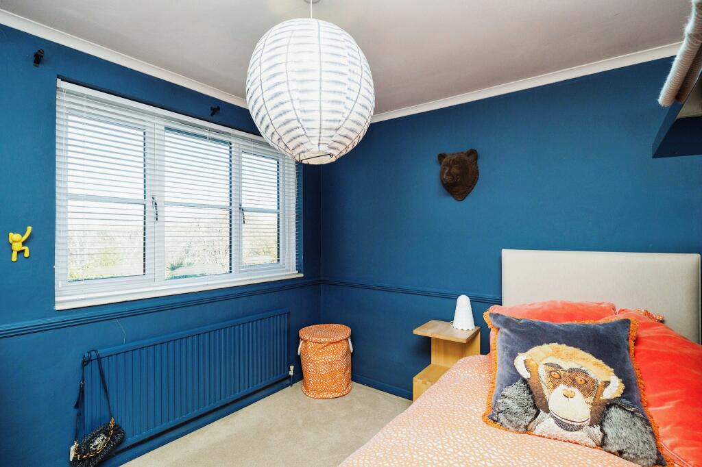 5 bed Detached