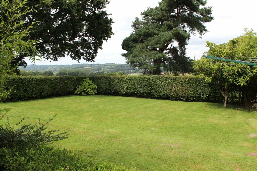5 bed Detached