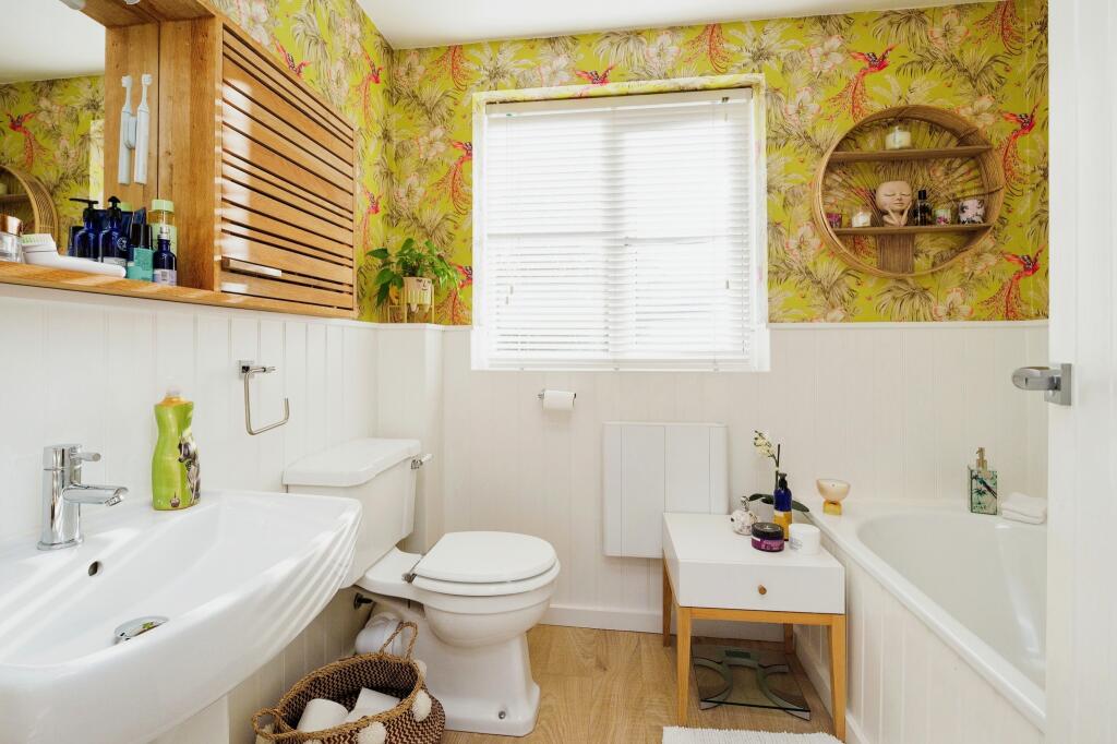 5 bed Detached