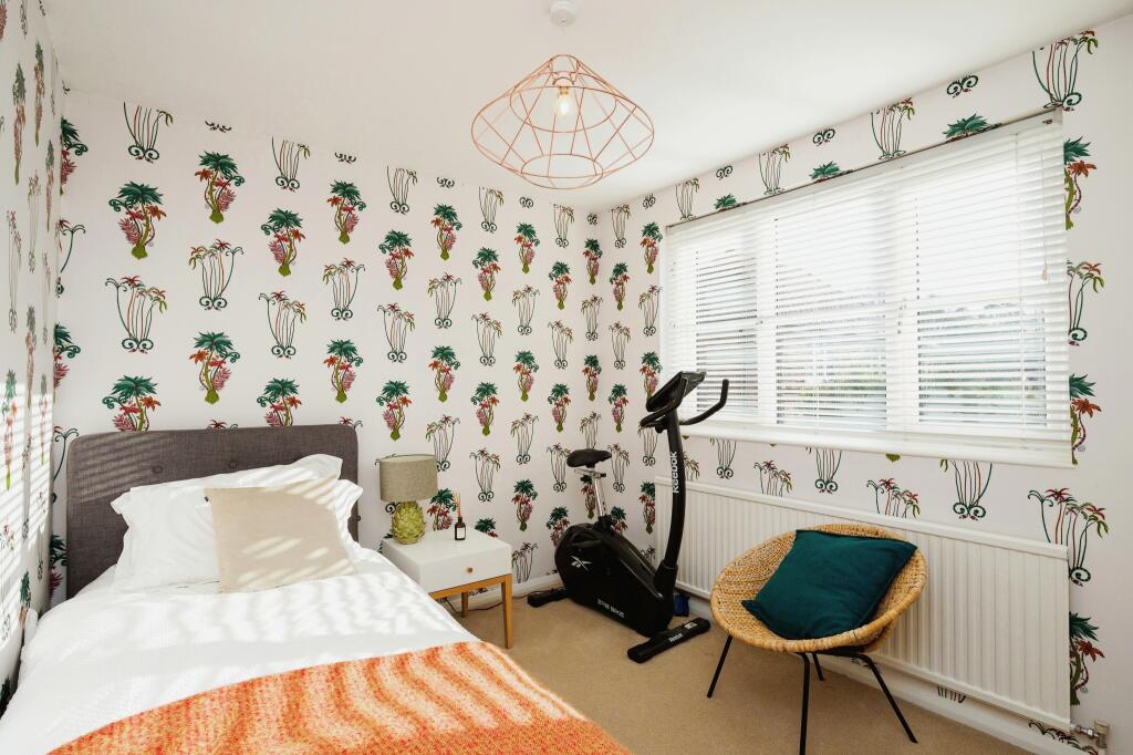 5 bed Detached