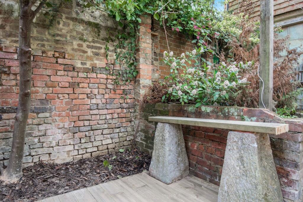 2 bed Terraced