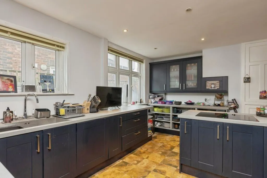 4 bed Detached