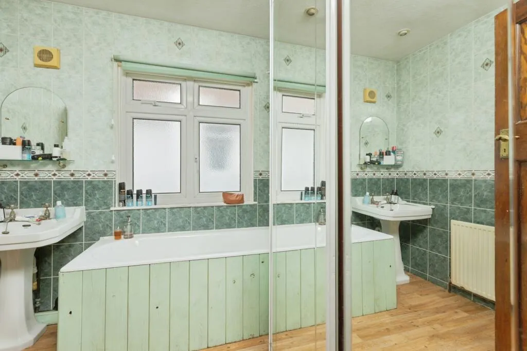 4 bed Detached