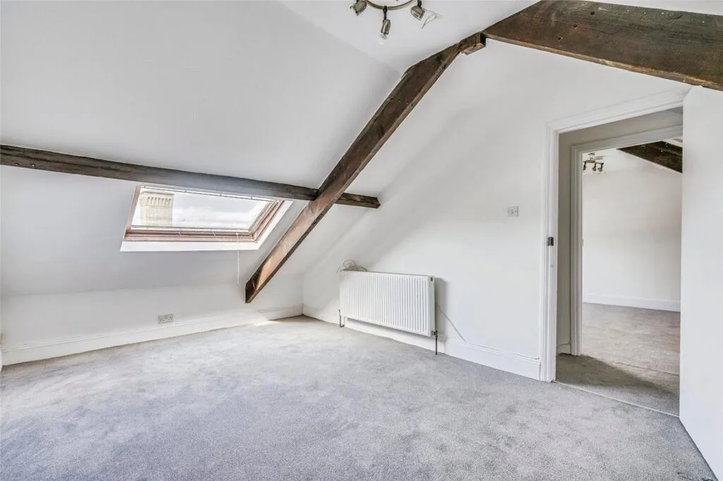 4 bed Maisonette
