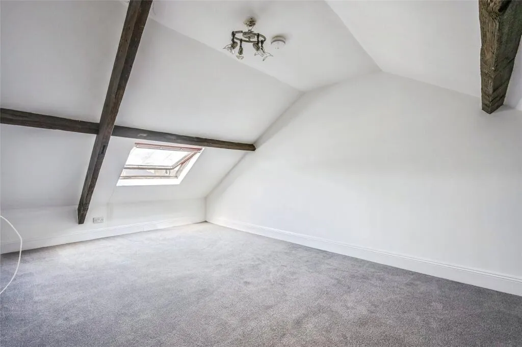 4 bed Maisonette